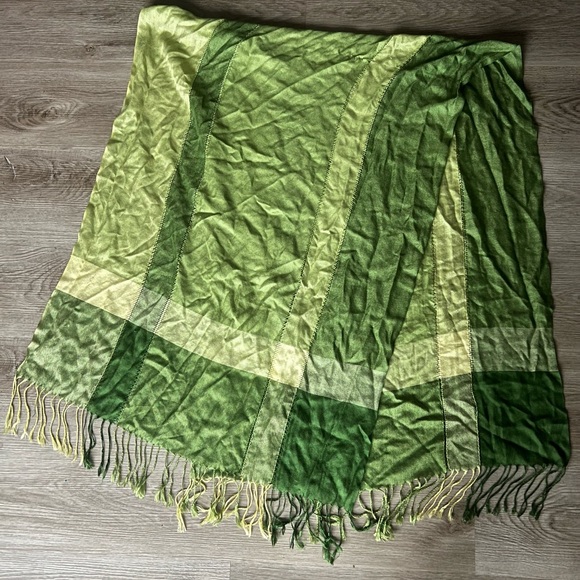Green and Light Yellow Green Fringed Shemagh Scarf - Picture 1 of 4